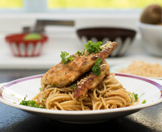 Spaghetti med peanøttsaus og sitronkylling