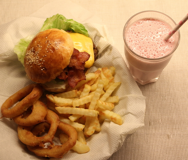 Hjemmelagede hamburgerbrød