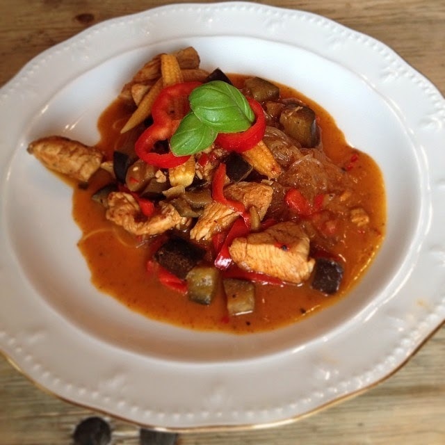 Red curry chicken