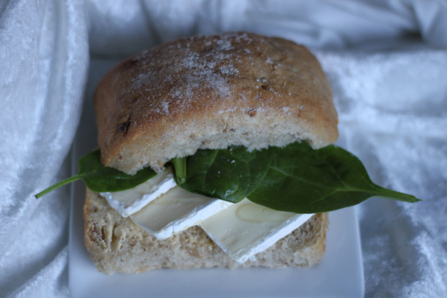 Smakfullt Brød med nøtter.