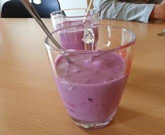 Plan for videre trening og  hjemmelaget protein skogsbær yoghurt!