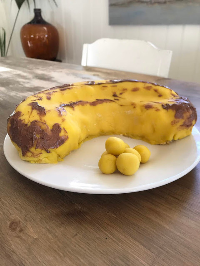 Nydelig banankake med marsipan lokk