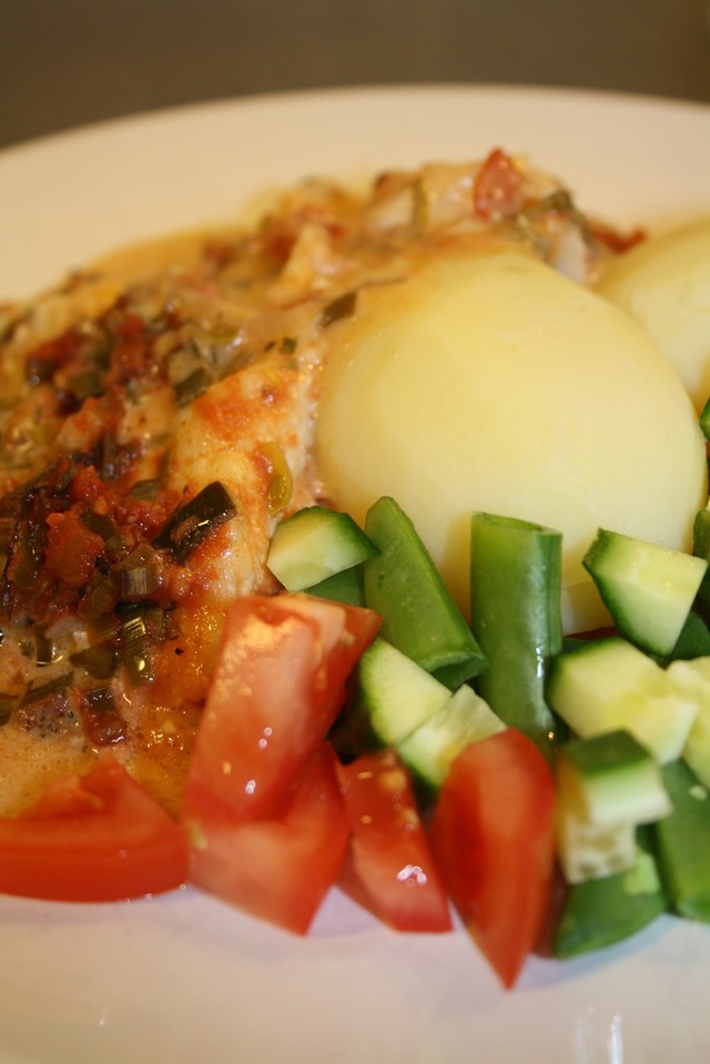 Gratinert torsk i tomat og sennepssaus