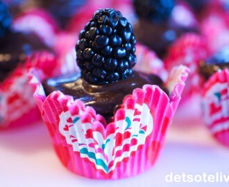 Mini Chocolate Blackberry Cupcakes