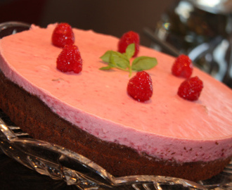 Sjokoladekake med bringebærmousse (uten gluten)