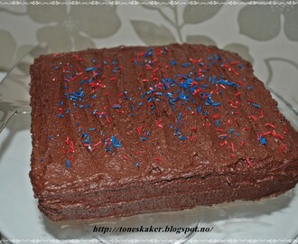 Vaniljekake med chocolate fugde frosting