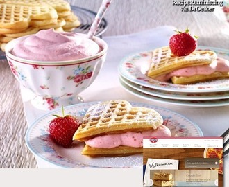 Almond Waffles With Strawberry Cream / Mandelvafler Med Jordbærkrem