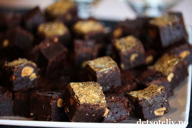 Konfektbrownies med gullglitter