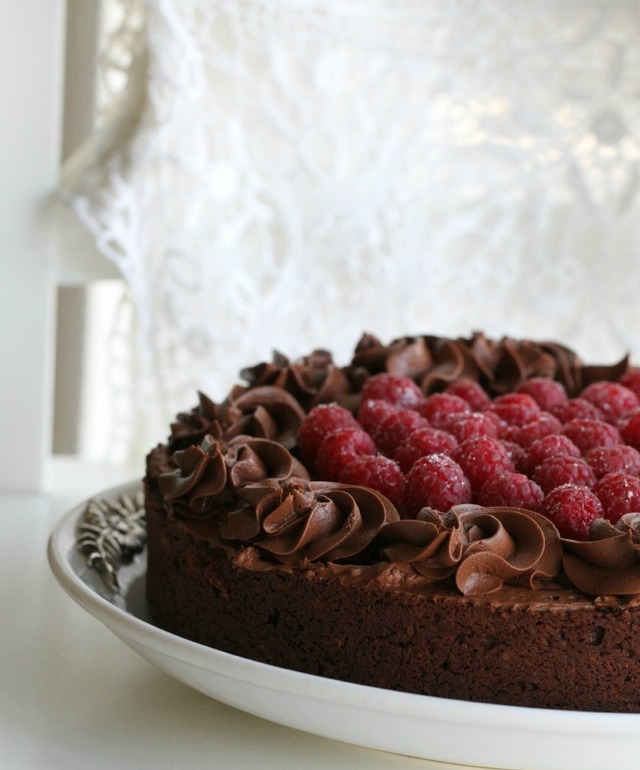 Moist Chocolate Cake & chocolate fudge frosting