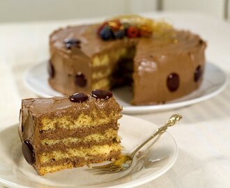 Lys sjokoladekake med sukkerpynt