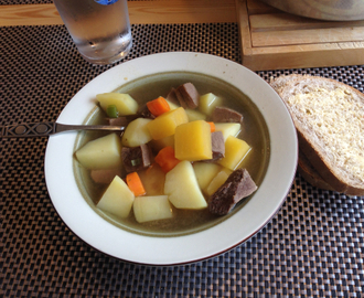 Kjøttsuppe, kanskje den sunneste middagen denne uka