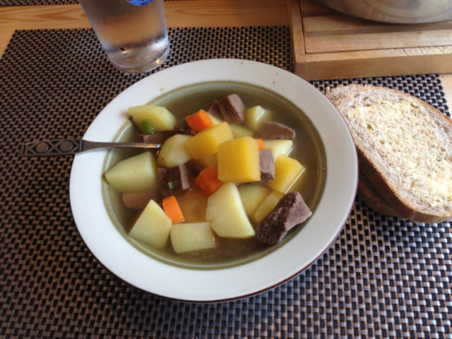 Kjøttsuppe, kanskje den sunneste middagen denne uka