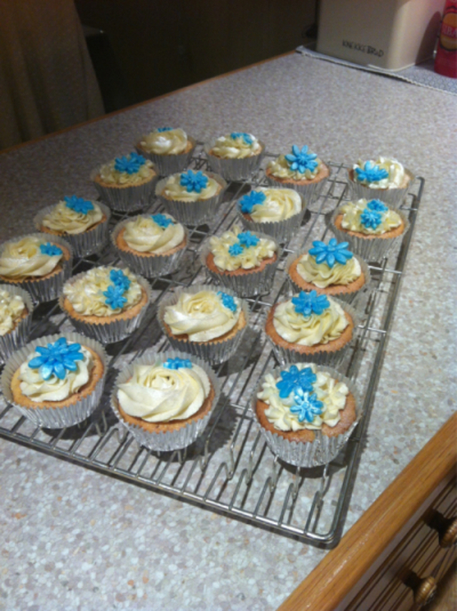 Vaniljecupcakes uten melk :) Oppskriften!