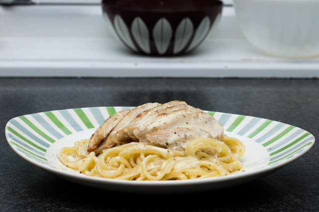 Linguine alfredo med pannestekt kylling