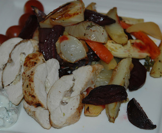Ostefylte kyllingfileter med bakte rotgrønnsaker og urtedressing