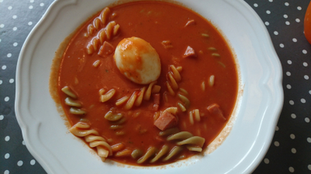 Enkel, hjemmelaget tomatsuppe