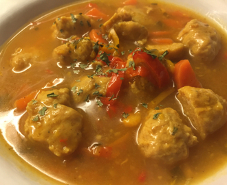 Hot suppe med kyllingboller - enkelt og tasty
