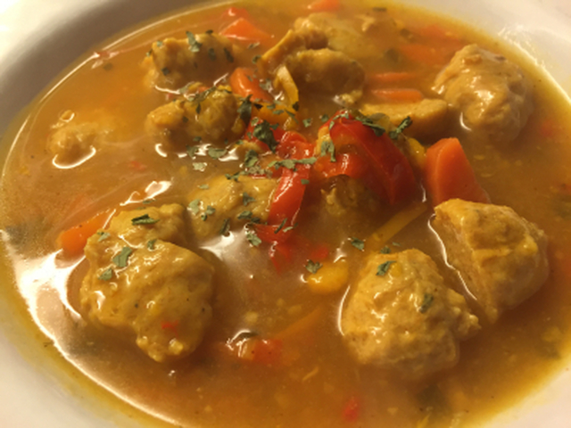 Hot suppe med kyllingboller - enkelt og tasty