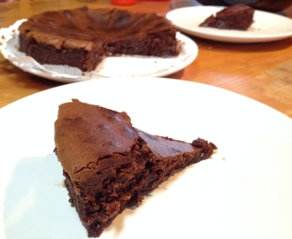Slik lager du sukkerfri sjokoladekake steg for steg i bilder