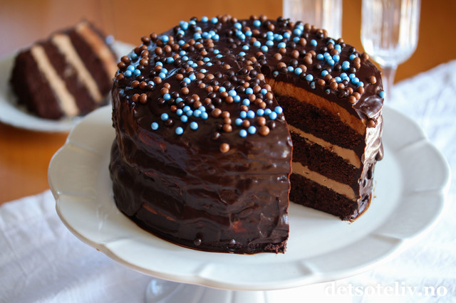 Sjokoladekake med lys sjokoladekrem