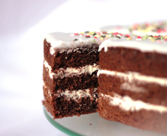 God gammeldags sjokoladekake med smørkrem. Naken-kake!