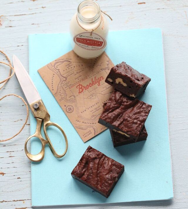 Fudge brownies & walnuts