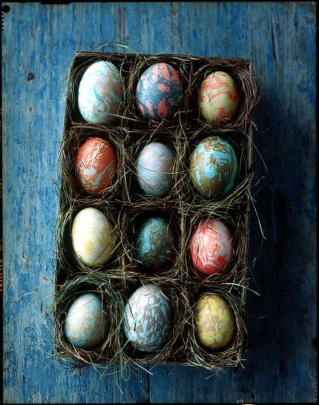 Naturlig fargede egg...