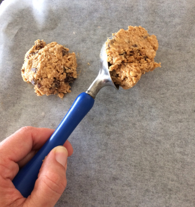 Havregryn og kokos cookies med mørk sjokolade og rosiner