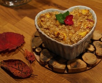 Moist Banana-peach baked oats with a hint of vanilla!