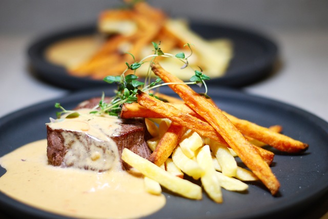 Tournedos med med Bristol Cream-sås & pommes frites