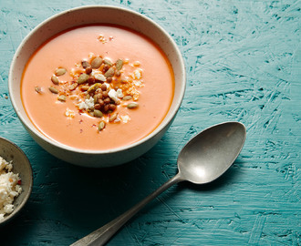 Tomatsoppa med linser och fetaost