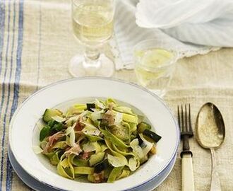 Pasta med valnötter och squash