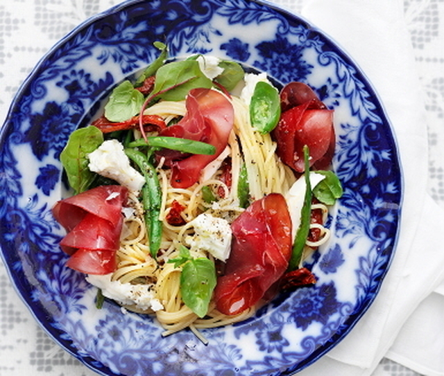 Pasta mozzarella med bresaola