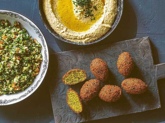 Gulärtsfalafel med tabbouleh och hummus | Recept från Köket.se