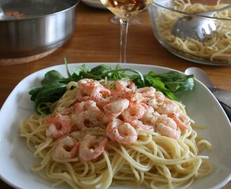 Inte svårare än så - spagetti med räkor, grädde och vitt vin