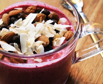 Smoothiebowl – ett mellanmålstips med smak av hallon/blåbär