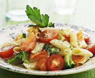 Pasta med lax  och broccoli