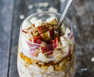 Overnight oats with apple, lemon and cinnamon