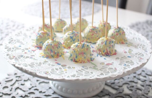 Cake pops fyllda med kladdkaka