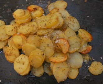 Krispigt ugnsrostad potatis med rosmarin, vitlök, olivolja