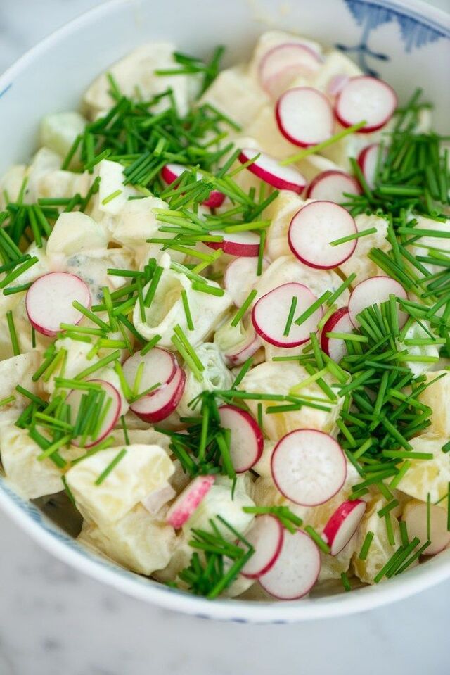 Kartoffelsalat: mormors bedste opskrift | Opskrift | Kartoffelsalat, Opskrifter sunde, Salatopskrifter
