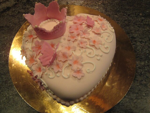 Hjärtformad tårta i rosa