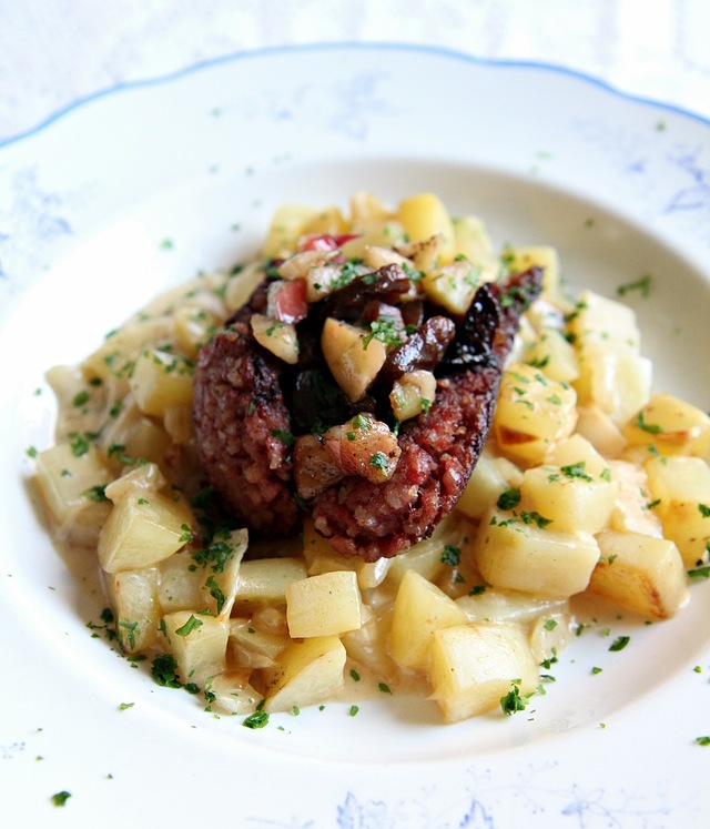 Skånsk potatis med isterband, äpple och rödbetor