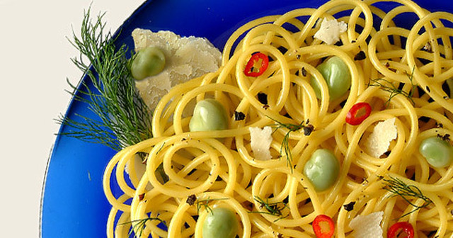 Spaghetti med bönor och pecorino-ost