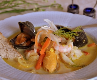 Klassisk fisk- och skaldjurssoppa på rostade räkskal med citronskrap, vermouth samt fänkål