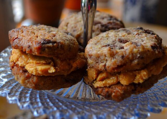 Healthy chocolate chip cookies & whoopies