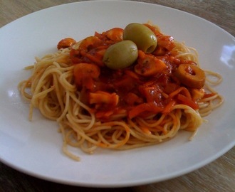 Vegetarisk pastasås med oliver, morötter och champinjoner
