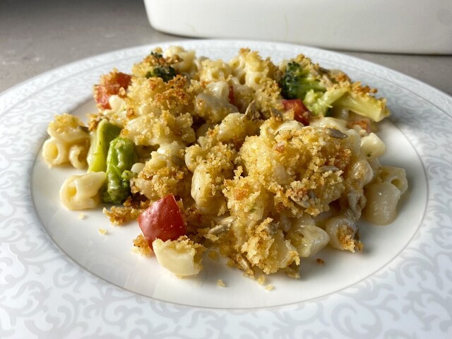 Mac and cheese med broccoli och tomat