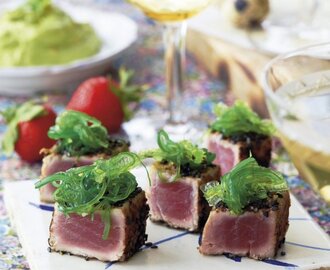 Halstrad tonfisk med sesam och algsallad