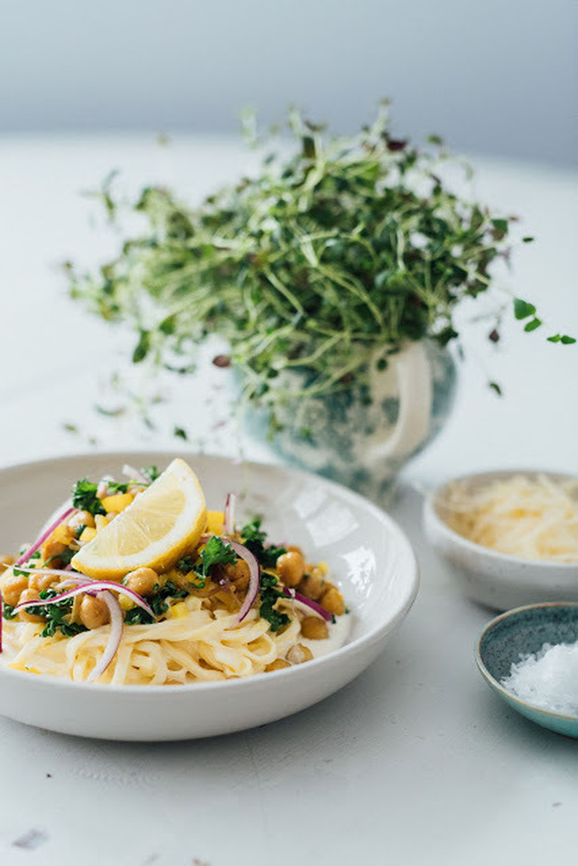 Var dags gröna mat - Krämig citronpasta med curryfrästa kikärtor, 4 port